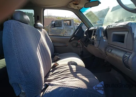 1998 Chevrolet C2500 Fleetside из США, поврежденный, VIN 1GCGC29R5WE141659